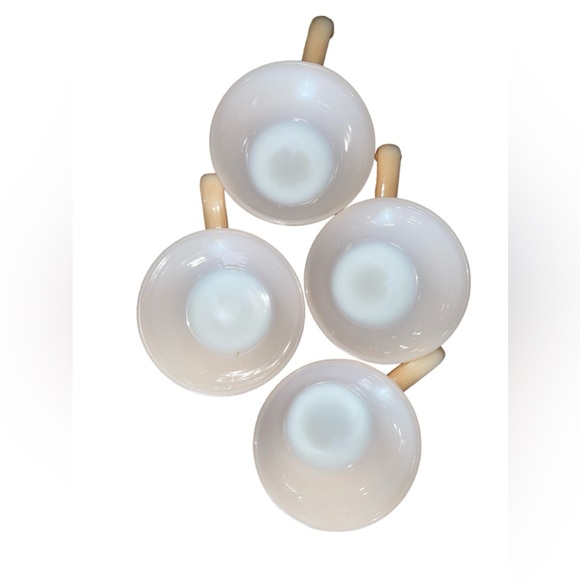 Vintage Fire King Peach Lusterware Behive Bowls Set of four and Pie Dish. - Picture 2 of 8